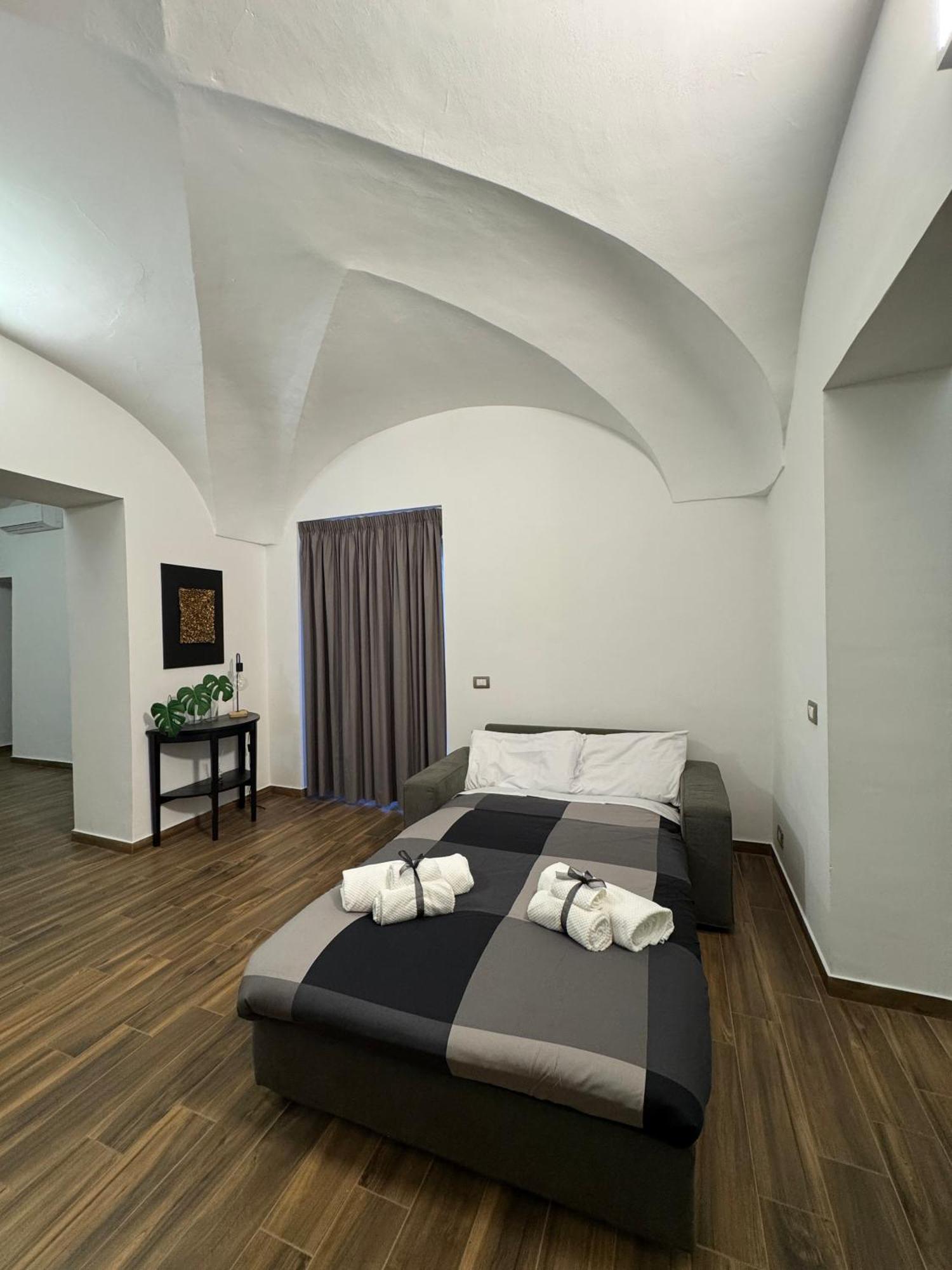 Apartment Monahouse - Elegance And Comfort On Via Etnea In The Heart Of - Sicily